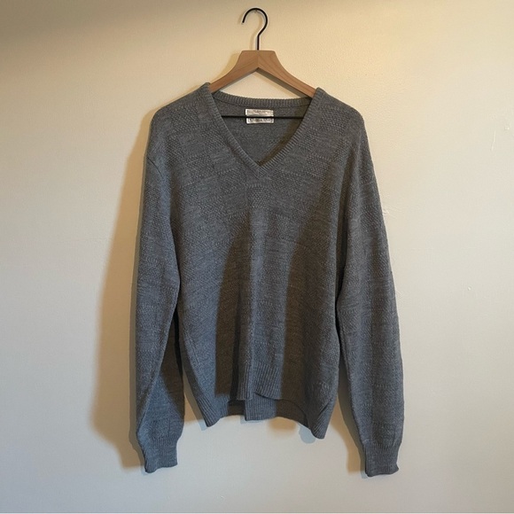 CHRISTIAN DIOR 1980s Vintage Subtle Gray Checkered Acrylic V Neck Sweater - Picture 1 of 5